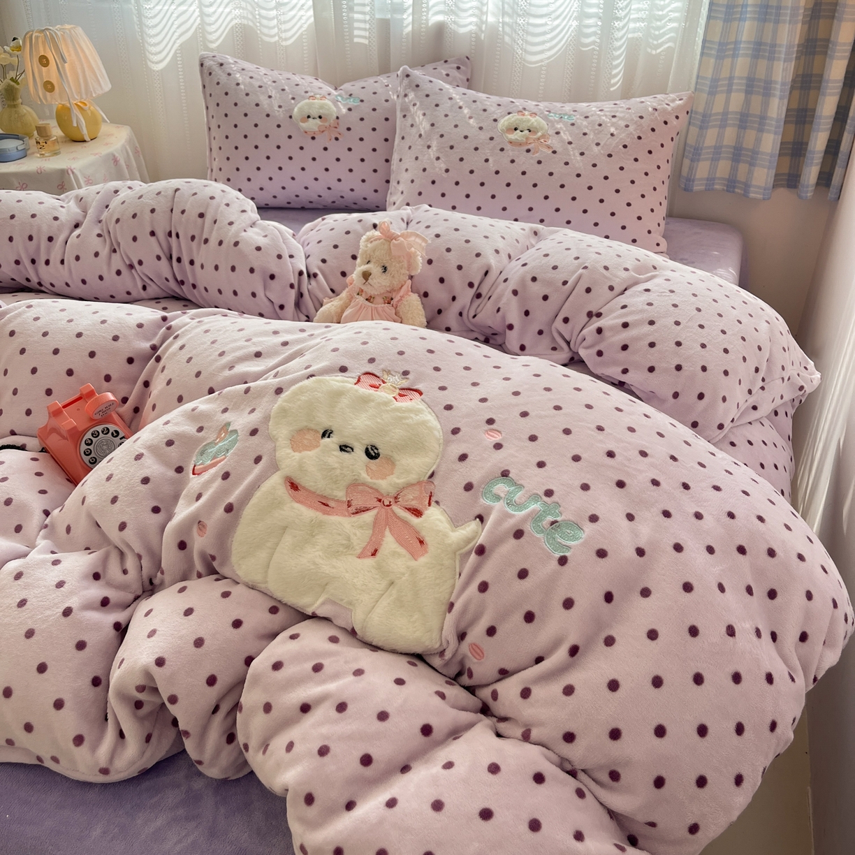 91家纺网 家纺一手货源 找家纺 红嘴企鹅 2025新款精致贴布绣牛奶绒四件套 Cute狗-紫