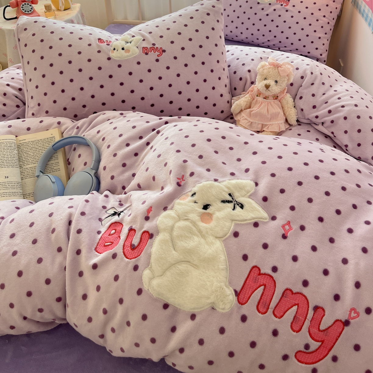 91家纺网 家纺一手货源 找家纺 红嘴企鹅 2025新款精致贴布绣牛奶绒四件套 Bunny兔-紫