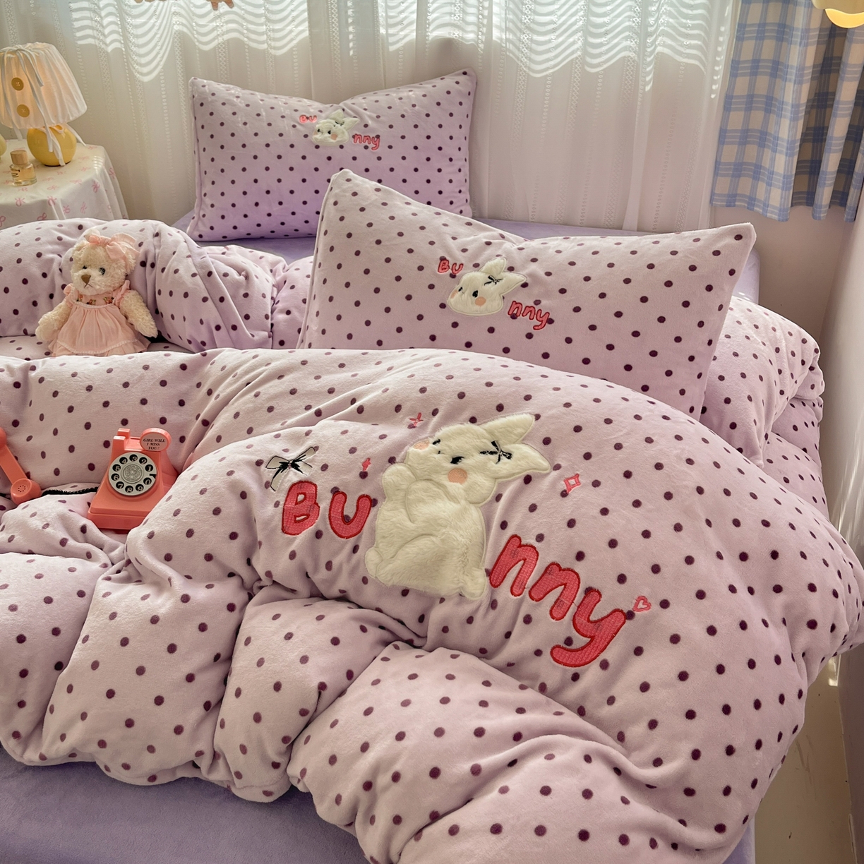 91家纺网 家纺一手货源 找家纺 红嘴企鹅 2025新款精致贴布绣牛奶绒四件套 Bunny兔-紫