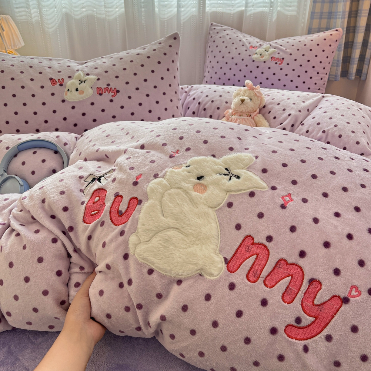 91家纺网 家纺一手货源 找家纺 红嘴企鹅 2025新款精致贴布绣牛奶绒四件套 Bunny兔-紫