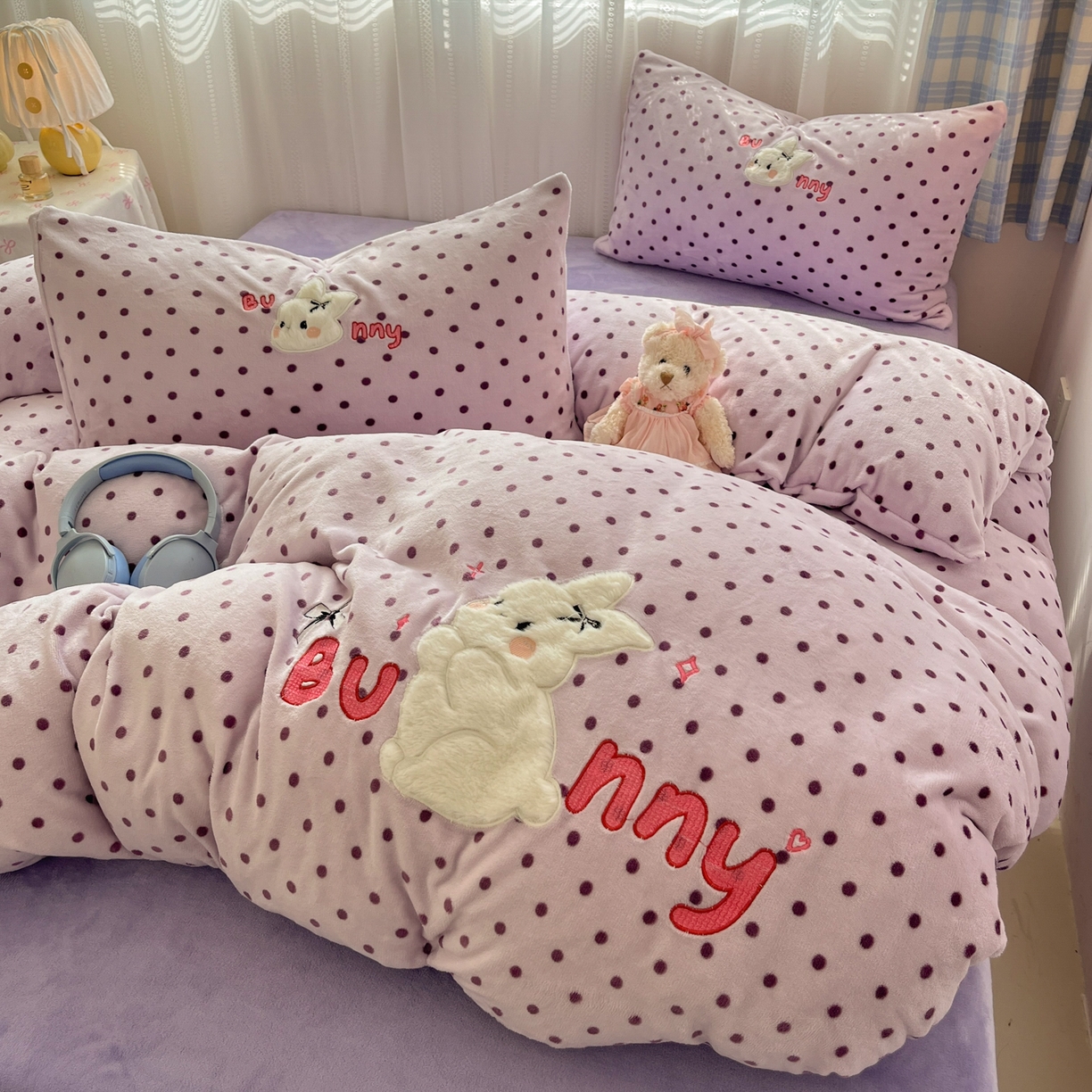 91家纺网 家纺一手货源 找家纺 红嘴企鹅 2025新款精致贴布绣牛奶绒四件套 Bunny兔-紫