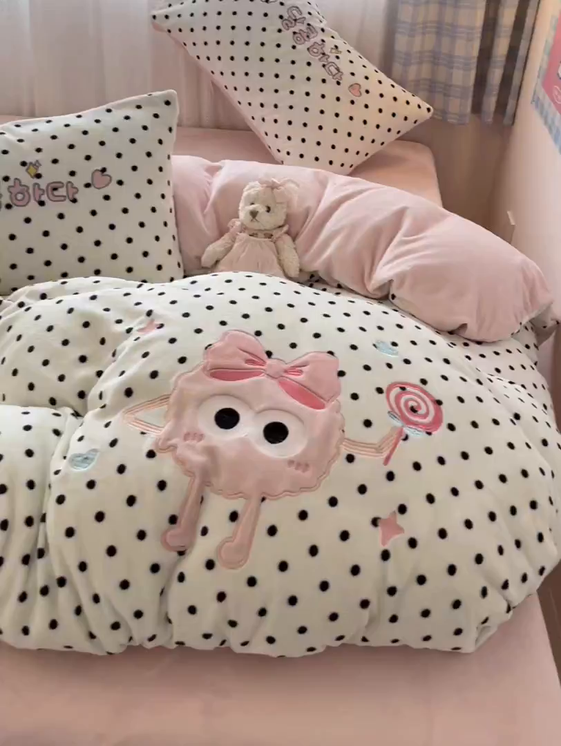 91家纺网 家纺一手货源 找家纺 （总）红嘴企鹅 2025新款精致贴布绣牛奶绒四件套