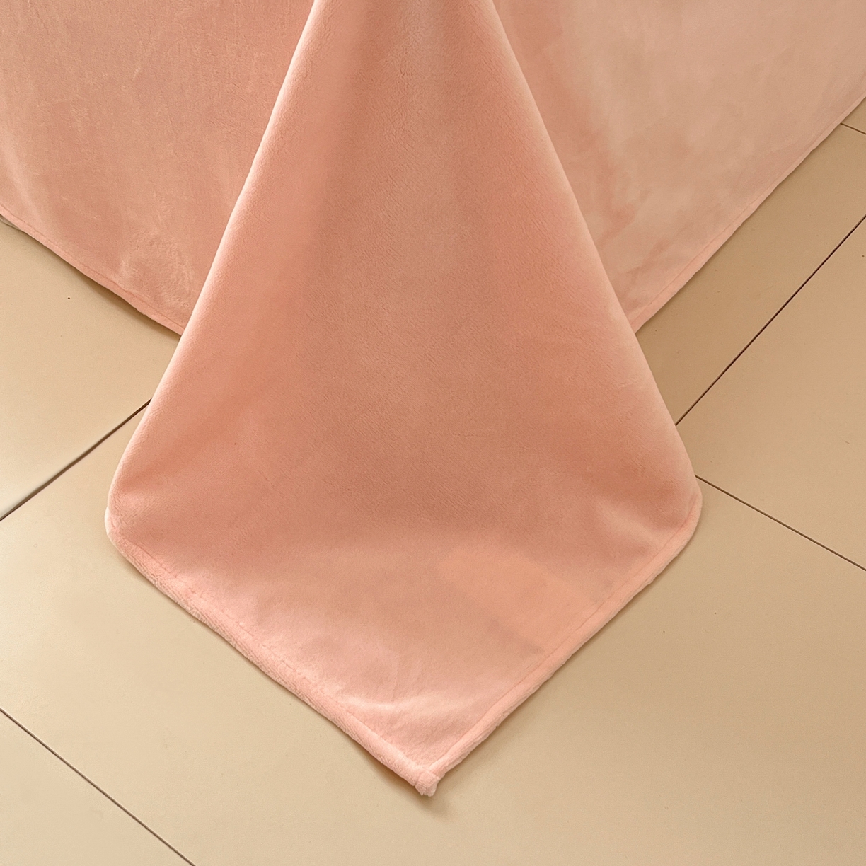 91家纺网 家纺一手货源 找家纺 红嘴企鹅 2025新款精致贴布绣牛奶绒四件套 Bunny兔-粉