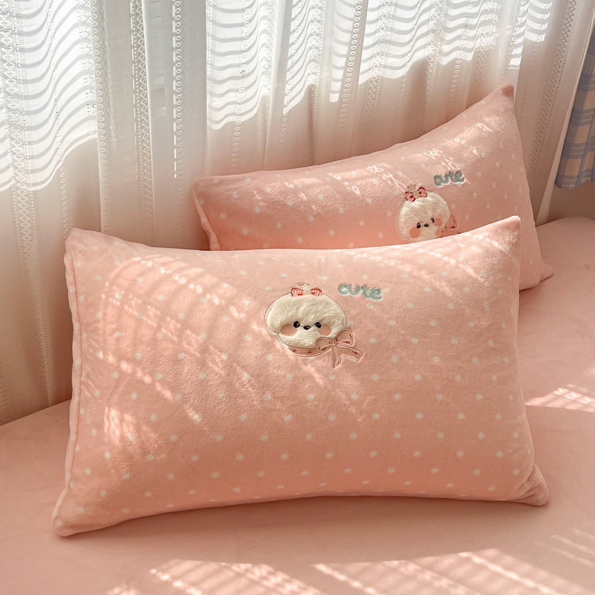 91家纺网 家纺一手货源 找家纺 红嘴企鹅 2025新款精致贴布绣牛奶绒四件套 Cute狗-粉