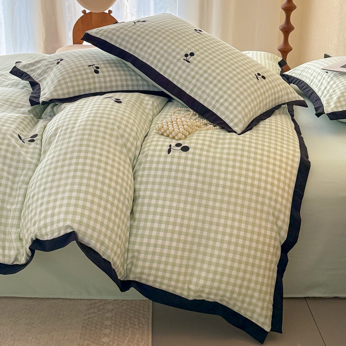 91家纺网 家纺一手货源 找家纺 米可2025新款水洗棉绣花花边款四件套 樱桃-绿