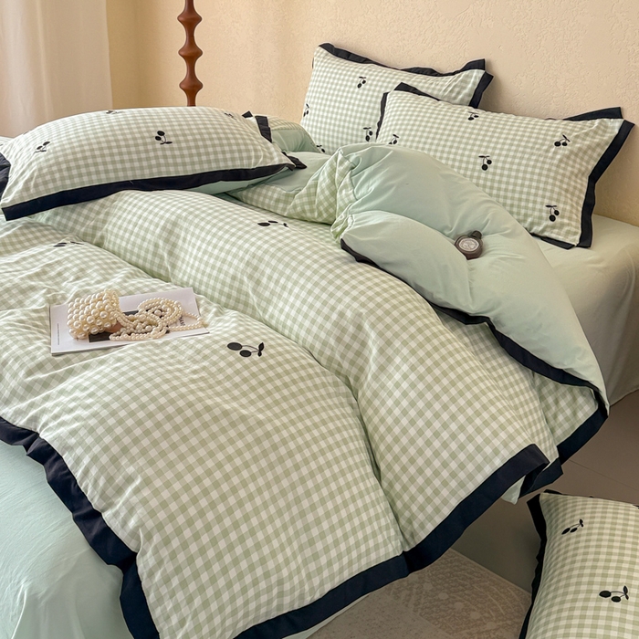 91家纺网 家纺一手货源 找家纺 米可2025新款水洗棉绣花花边款四件套 樱桃-绿