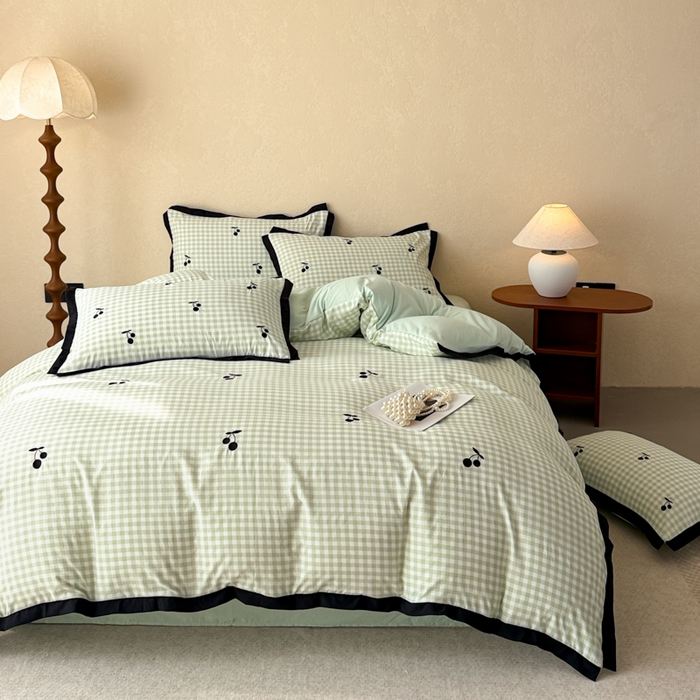 91家纺网 家纺一手货源 找家纺 米可 2025新款水洗棉绣花花边款四件套 樱桃-绿