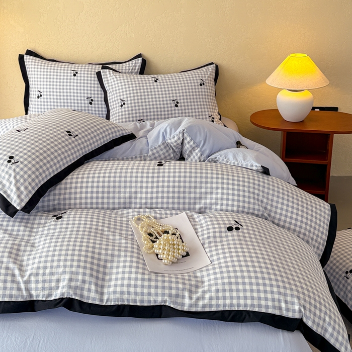 91家纺网 家纺一手货源 找家纺 米可 2025新款水洗棉绣花花边款四件套 樱桃-蓝