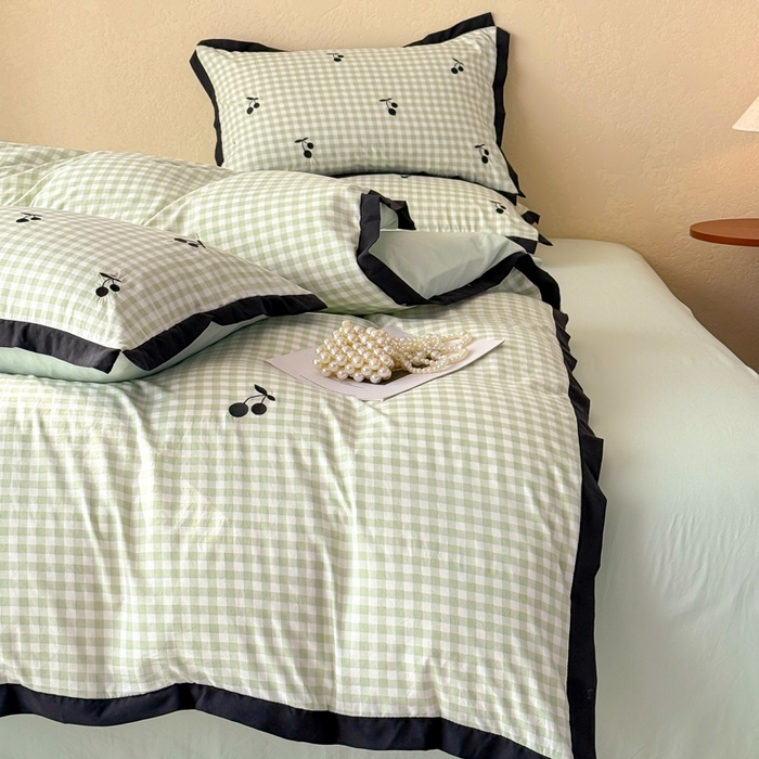 91家纺网 家纺一手货源 找家纺 米可 2025新款水洗棉绣花花边款四件套 樱桃-绿