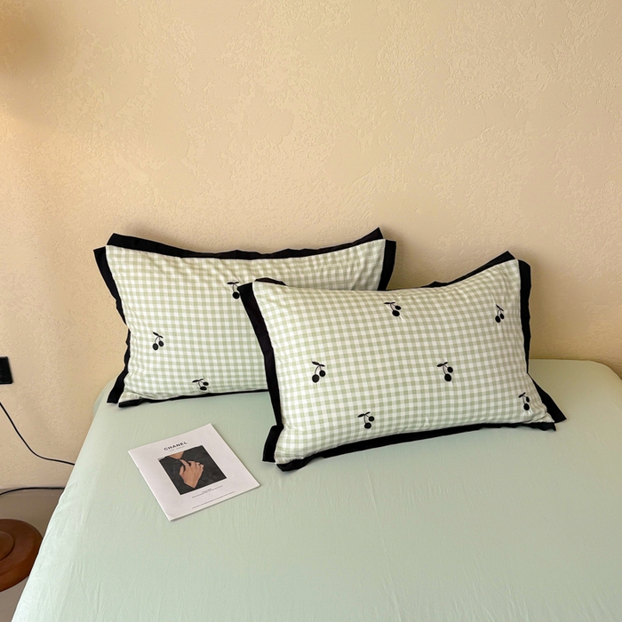 91家纺网 家纺一手货源 找家纺 米可 2025新款水洗棉绣花花边款四件套 樱桃-绿