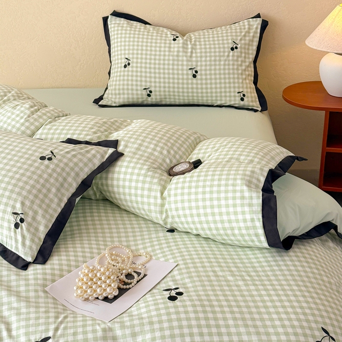 91家纺网 家纺一手货源 找家纺 米可 2025新款水洗棉绣花花边款四件套 樱桃-绿