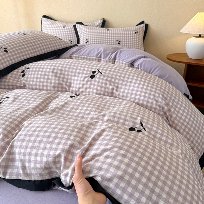 91家纺网 家纺一手货源 找家纺 米可 2025新款水洗棉绣花花边款四件套 樱桃-紫