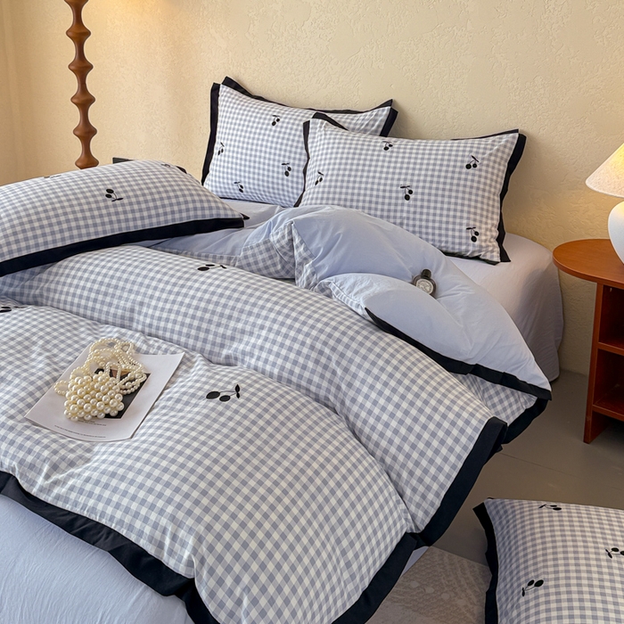 91家纺网 家纺一手货源 找家纺 米可 2025新款水洗棉绣花花边款四件套 樱桃-蓝