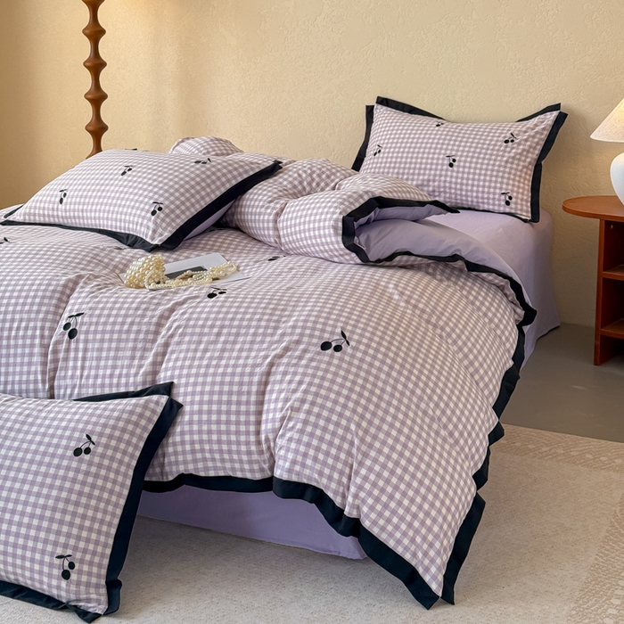 91家纺网 家纺一手货源 找家纺 米可 2025新款水洗棉绣花花边款四件套 樱桃-紫