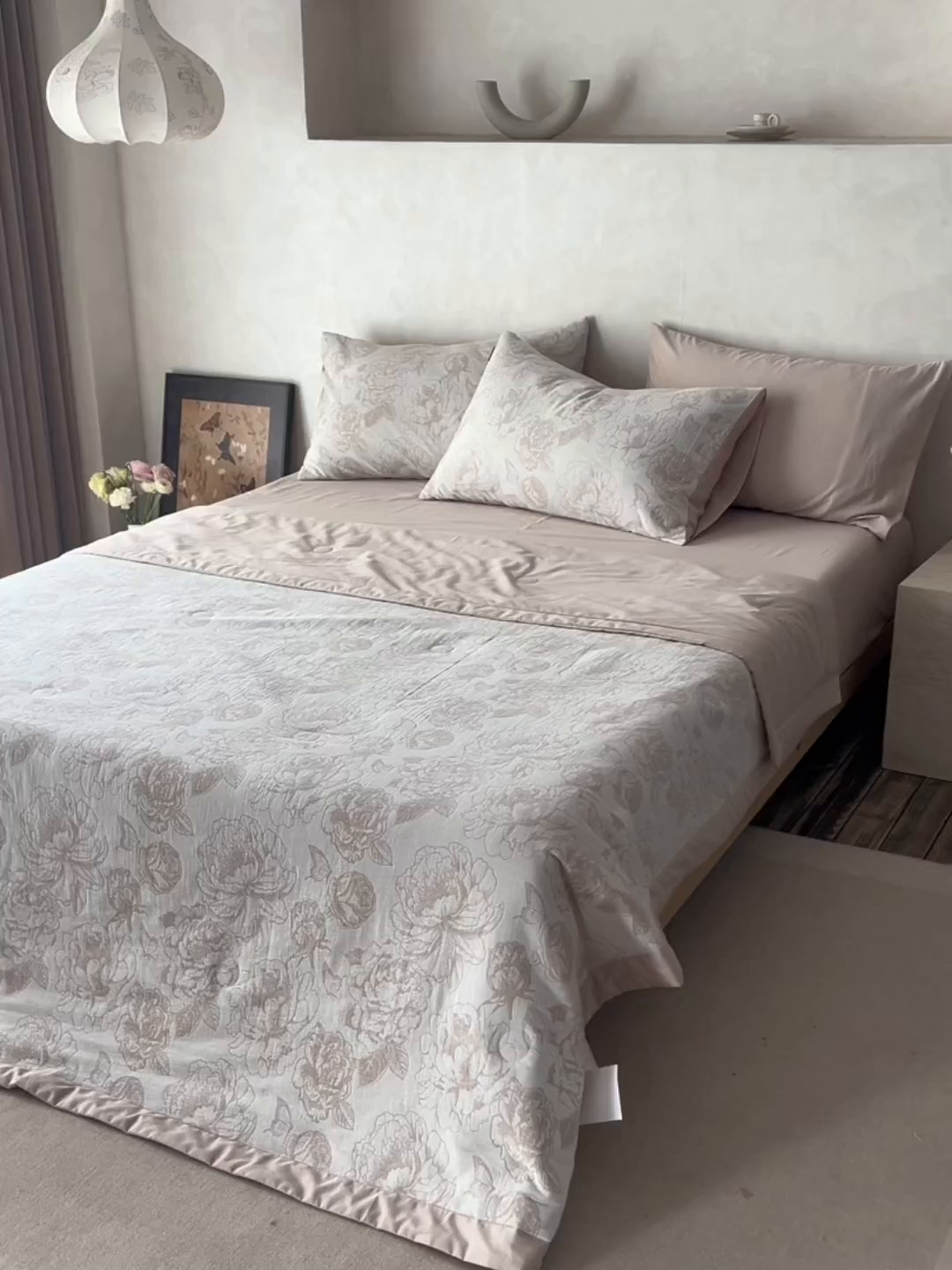 91家纺网 家纺一手货源 找家纺 宜代光年 2025新款60s水洗棉全棉提花夏被 牡丹-咖