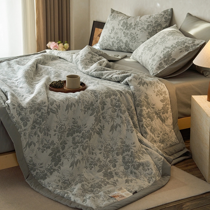 91家纺网 家纺一手货源 找家纺 宜代光年 2025新款60s水洗棉全棉提花夏被 繁花-绿