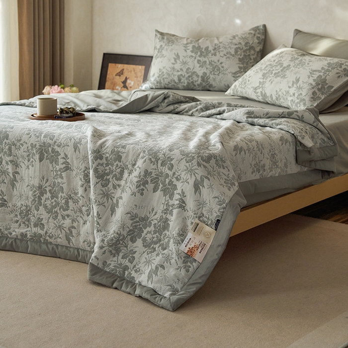 91家纺网 家纺一手货源 找家纺 宜代光年 2025新款60s水洗棉全棉提花夏被 繁花-绿