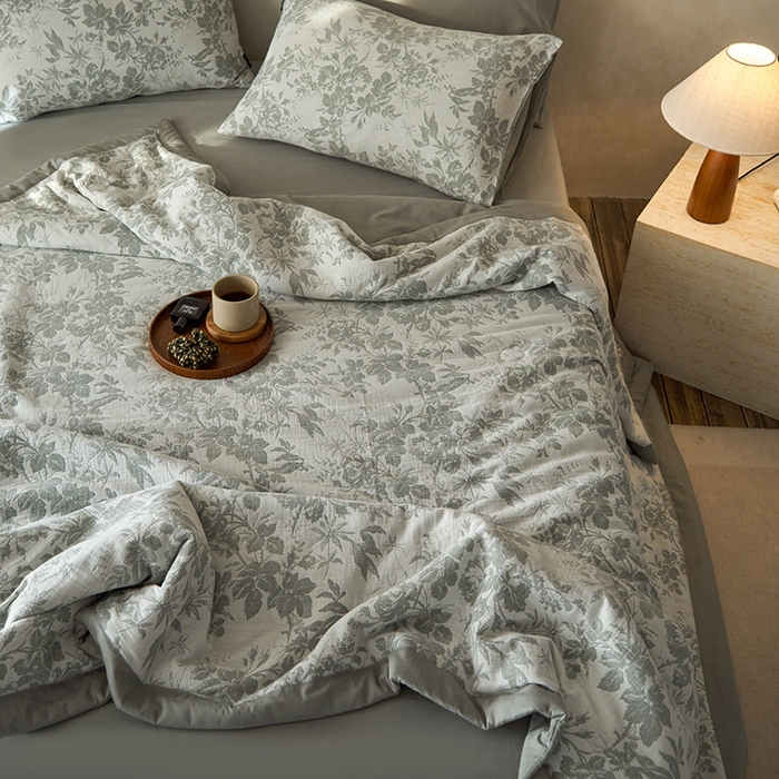 91家纺网 家纺一手货源 找家纺 宜代光年 2025新款60s水洗棉全棉提花夏被 繁花-绿