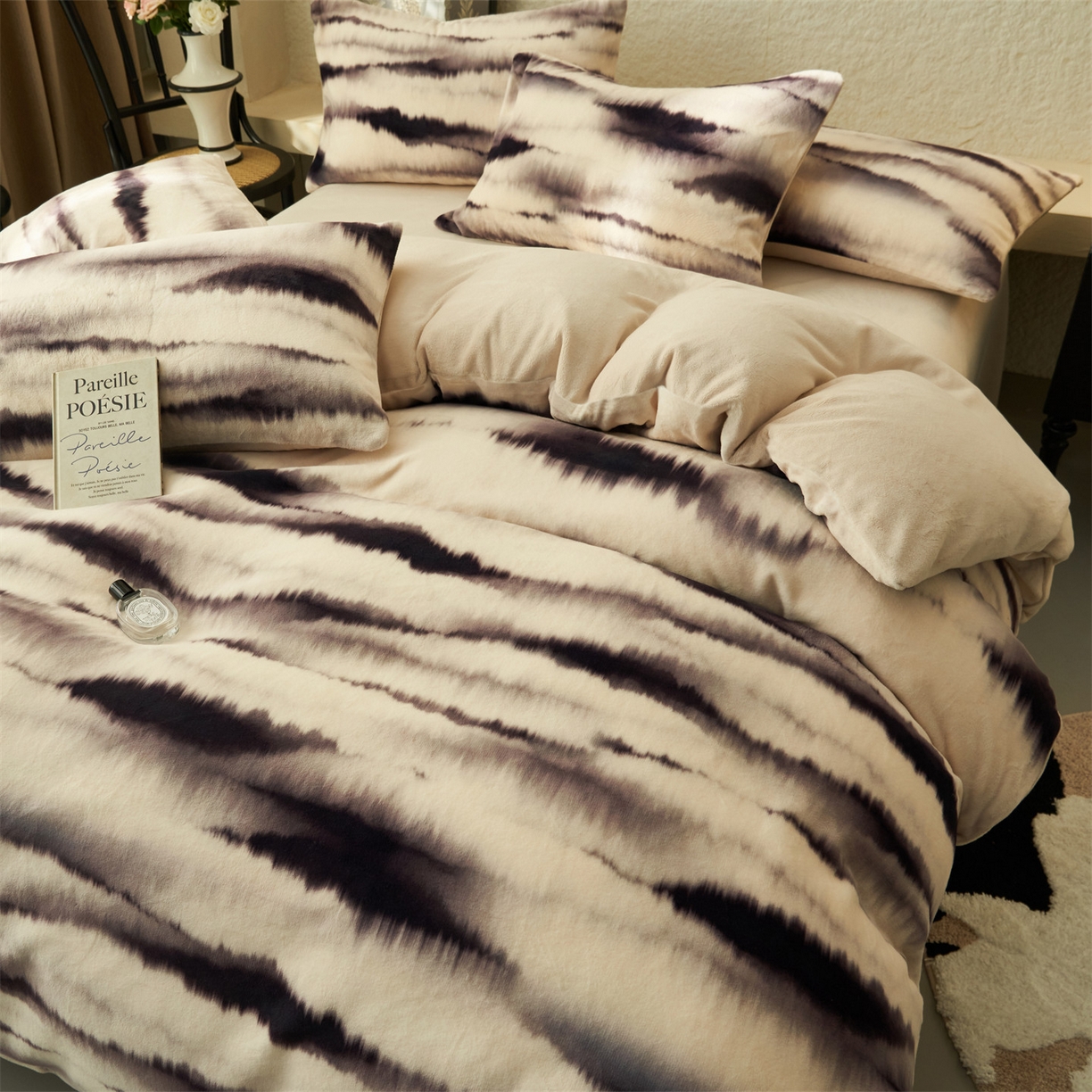 91家纺网 家纺一手货源 找家纺 金鹰 2025新款A类数码印花牛奶绒四件套绒套件 迟迟晚云