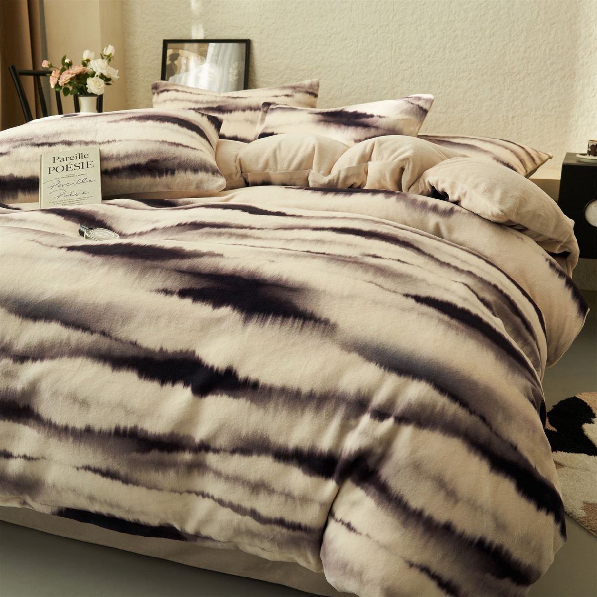 91家纺网 家纺一手货源 找家纺 金鹰 2025新款A类数码印花牛奶绒四件套绒套件 迟迟晚云