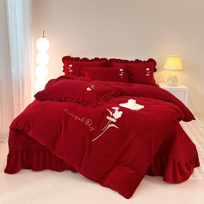 91家纺网 家纺一手货源 找家纺 梦莱斯 2025新款全消光床盖款牛奶绒刺绣四件套-山茶花 山茶花-大红