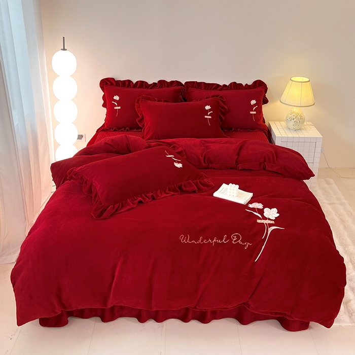 91家纺网 家纺一手货源 找家纺 梦莱斯 2025新款全消光床盖款牛奶绒刺绣四件套-山茶花 山茶花-大红