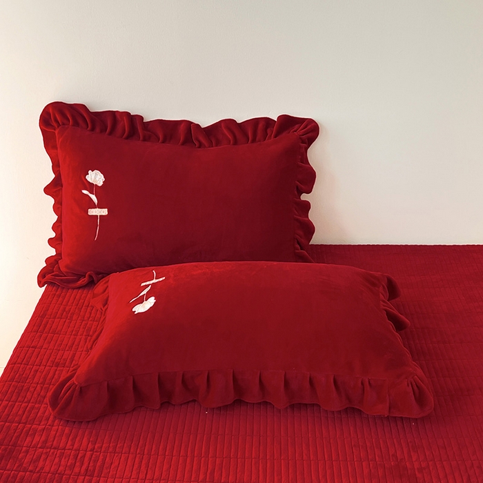 91家纺网 家纺一手货源 找家纺 梦莱斯 2025新款全消光床盖款牛奶绒刺绣四件套-山茶花 山茶花-大红