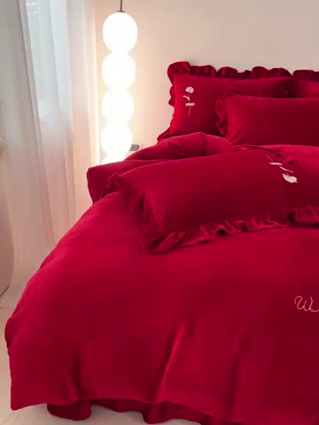 91家纺网 家纺一手货源 找家纺 梦莱斯 2025新款全消光床盖款牛奶绒刺绣四件套-山茶花 山茶花-大红