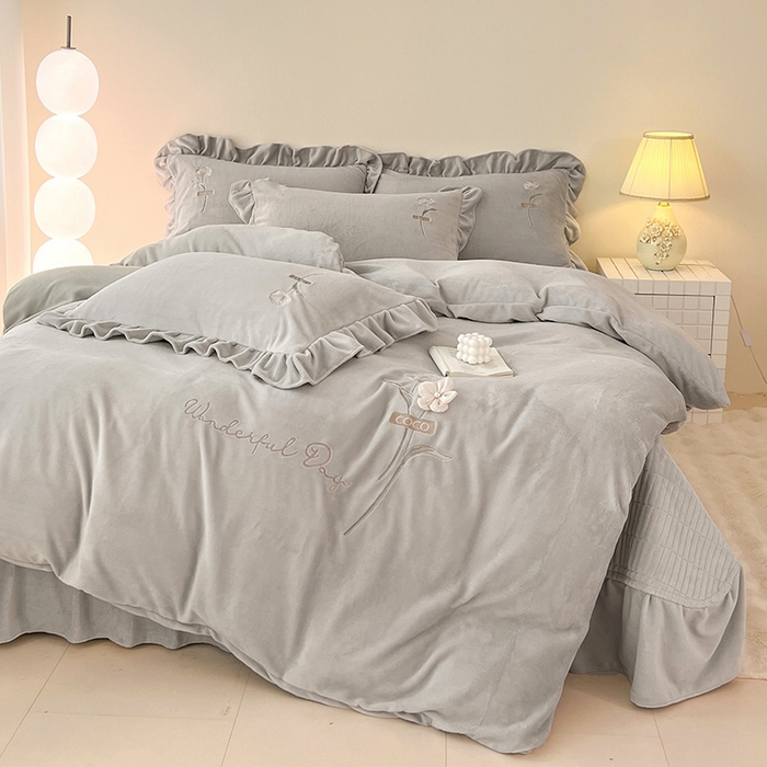 梦莱斯 2025新款全消光床盖款牛奶绒刺绣四件套-山茶花 山茶花-灰