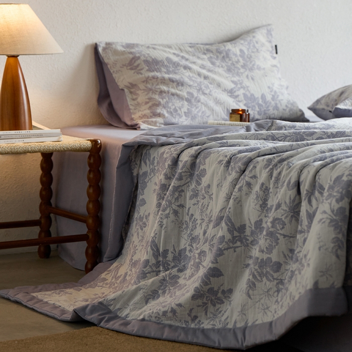 91家纺网 家纺一手货源 找家纺 宜代光年 2025新款60s水洗棉全棉提花夏被 繁花-紫