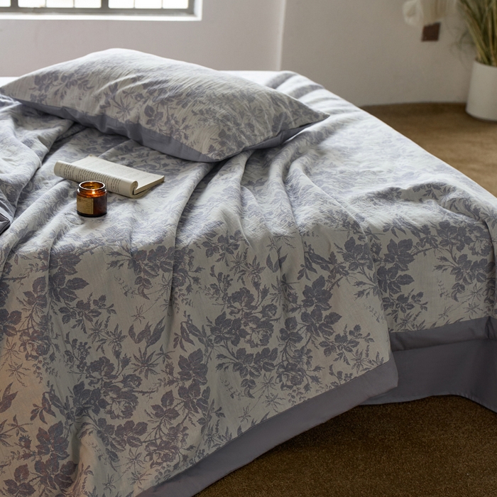 91家纺网 家纺一手货源 找家纺 宜代光年 2025新款60s水洗棉全棉提花夏被 繁花-紫