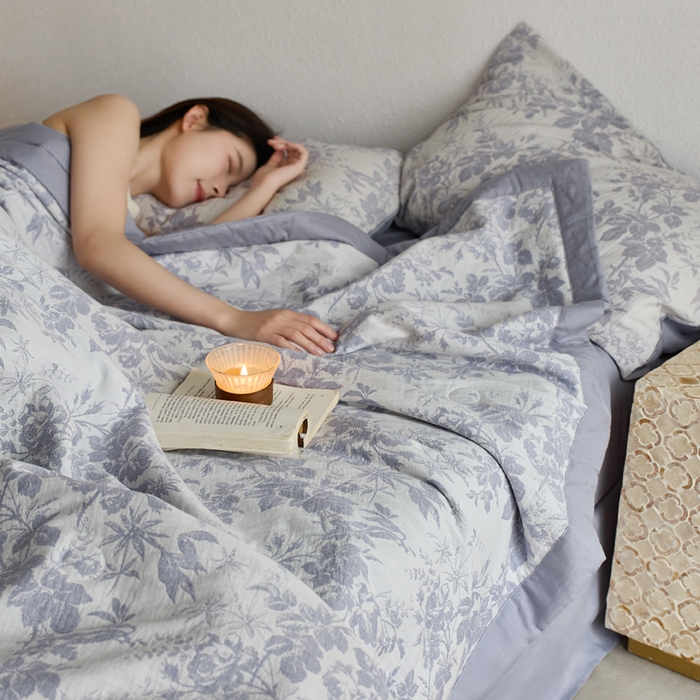 91家纺网 家纺一手货源 找家纺 宜代光年 2025新款60s水洗棉全棉提花夏被 繁花-紫