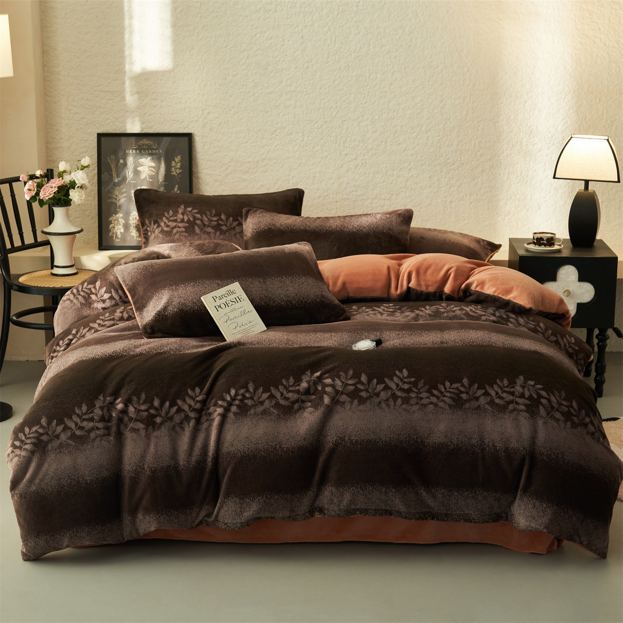 91家纺网 家纺一手货源 找家纺 金鹰 2025新款A类数码印花牛奶绒四件套绒套件 枫叶