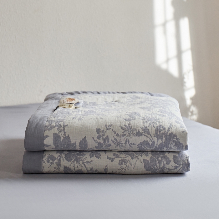 91家纺网 家纺一手货源 找家纺 宜代光年 2025新款60s水洗棉全棉提花夏被 繁花-紫