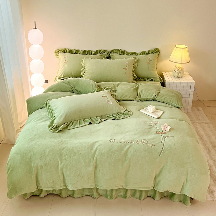 91家纺网 家纺一手货源 找家纺 梦莱斯 2025新款全消光床盖款牛奶绒刺绣四件套-山茶花 山茶花-绿