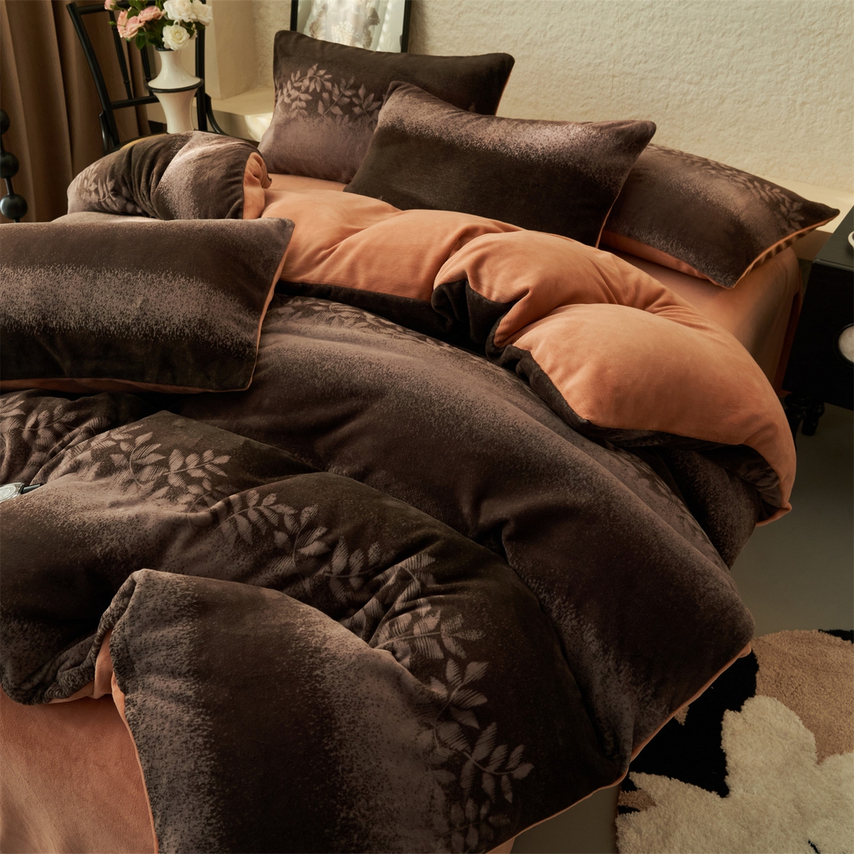 91家纺网 家纺一手货源 找家纺 金鹰 2025新款A类数码印花牛奶绒四件套绒套件 枫叶