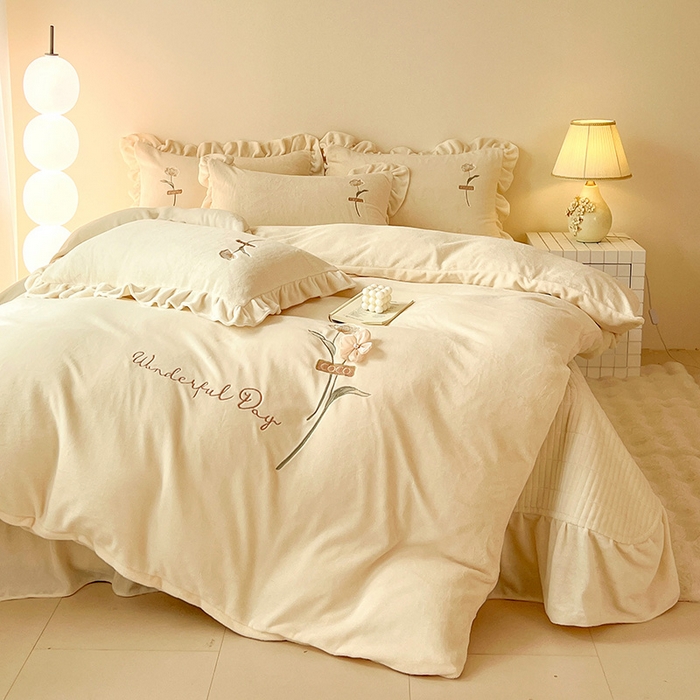 梦莱斯 2025新款全消光床盖款牛奶绒刺绣四件套-山茶花 山茶花-奶白