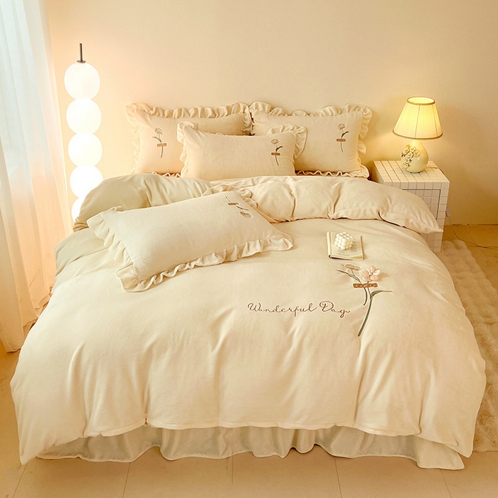 91家纺网 家纺一手货源 找家纺 梦莱斯 2025新款全消光床盖款牛奶绒刺绣四件套-山茶花 山茶花-奶白