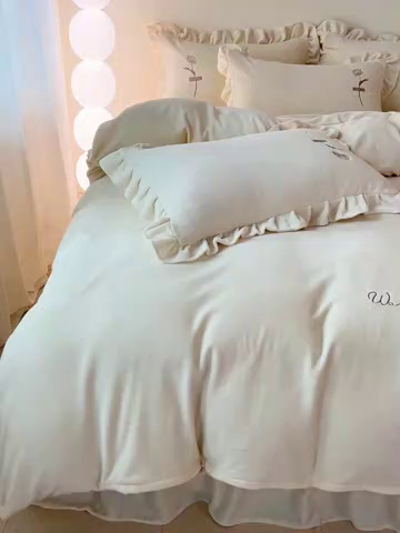 91家纺网 家纺一手货源 找家纺 梦莱斯 2025新款全消光床盖款牛奶绒刺绣四件套-山茶花 山茶花-奶白