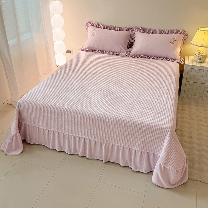 91家纺网 家纺一手货源 找家纺 梦莱斯 2025新款全消光床盖款牛奶绒刺绣四件套-山茶花 山茶花-浅紫