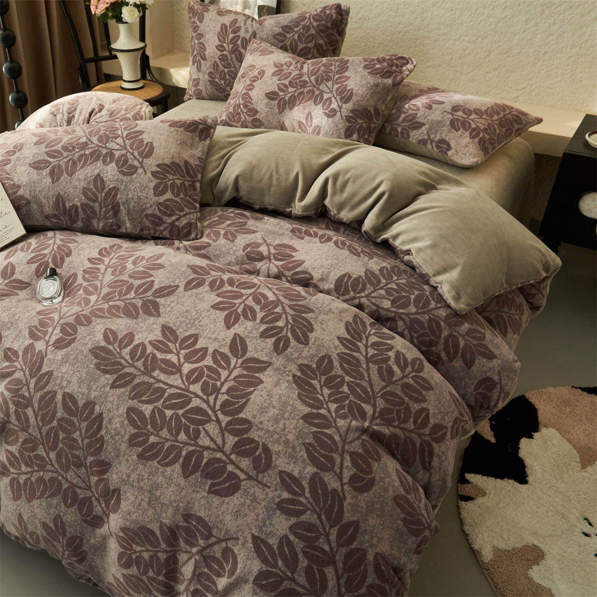 91家纺网 家纺一手货源 找家纺 金鹰 2025新款A类数码印花牛奶绒四件套绒套件 红尘客栈