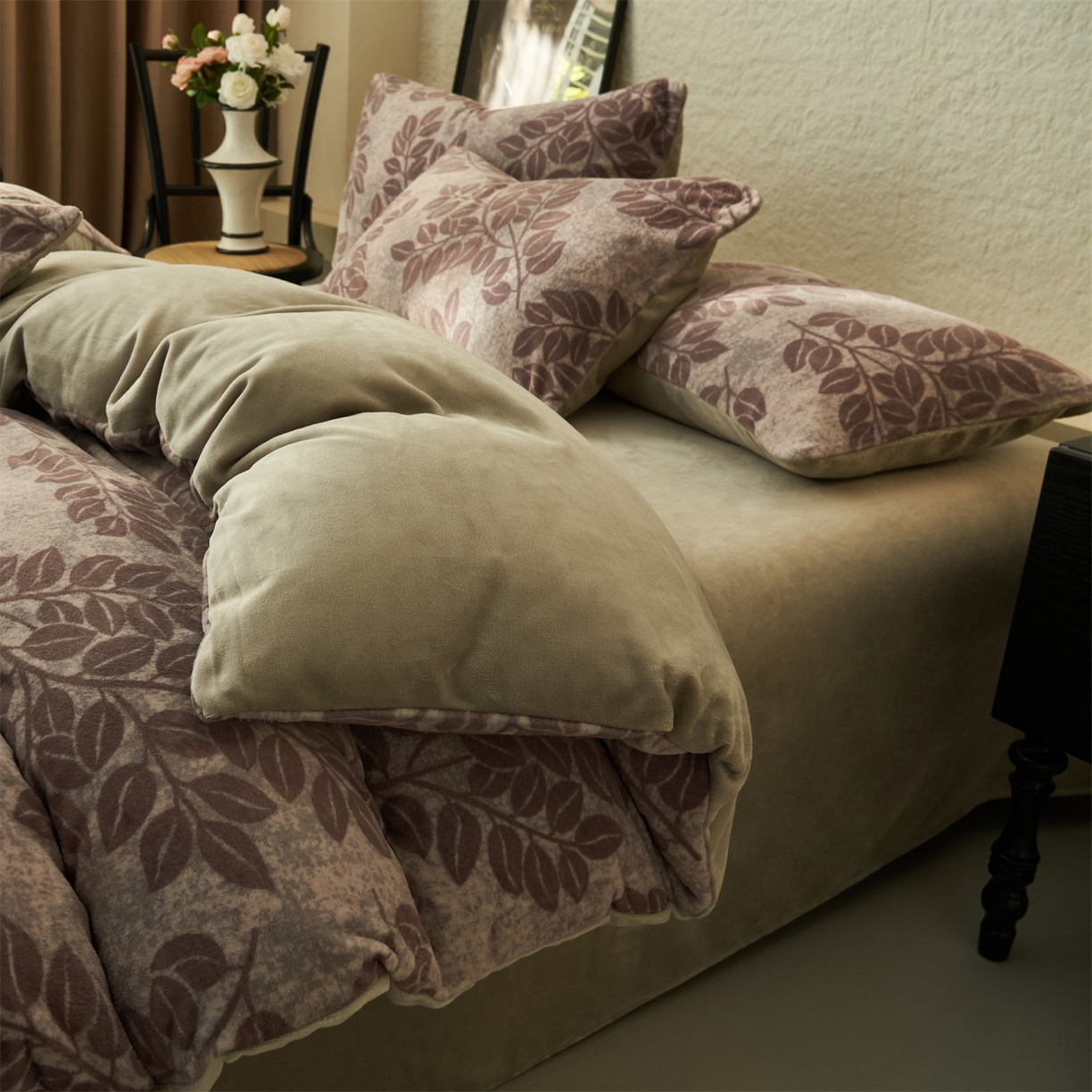 91家纺网 家纺一手货源 找家纺 金鹰 2025新款A类数码印花牛奶绒四件套绒套件 红尘客栈