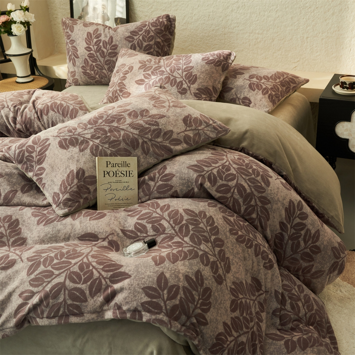 91家纺网 家纺一手货源 找家纺 金鹰 2025新款A类数码印花牛奶绒四件套绒套件 红尘客栈