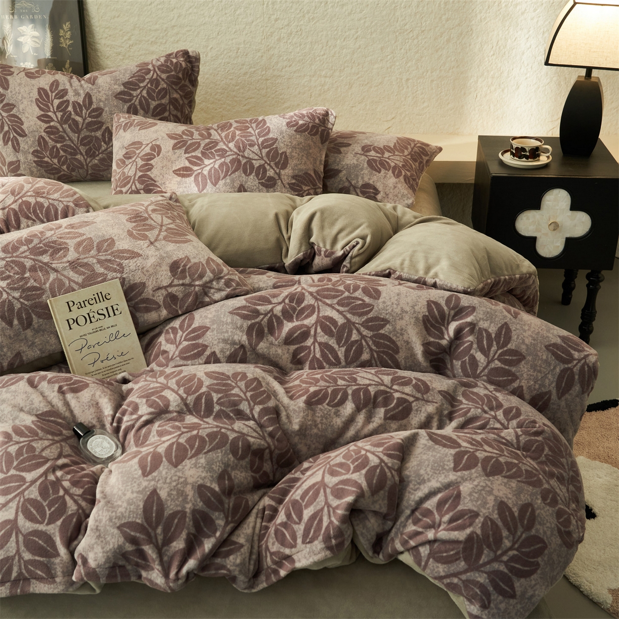 91家纺网 家纺一手货源 找家纺 金鹰 2025新款A类数码印花牛奶绒四件套绒套件 红尘客栈