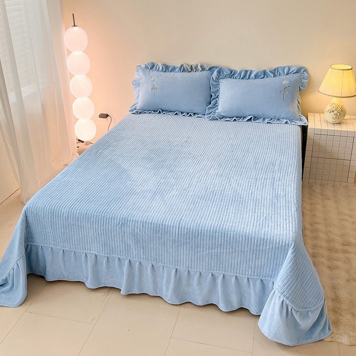 91家纺网 家纺一手货源 找家纺 梦莱斯 2025新款全消光床盖款牛奶绒刺绣四件套-山茶花 山茶花-天蓝