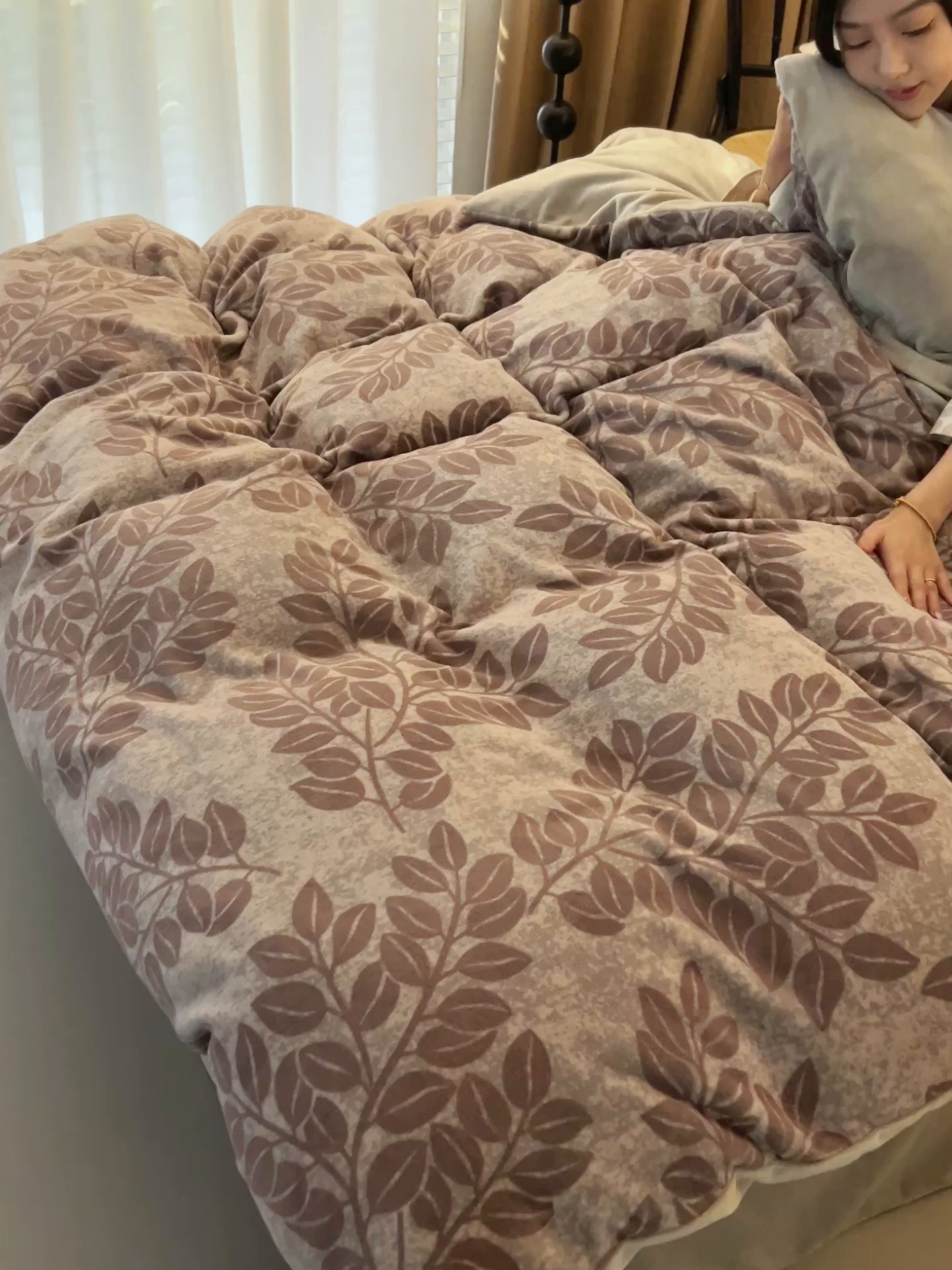 91家纺网 家纺一手货源 找家纺 金鹰 2025新款A类数码印花牛奶绒四件套绒套件 红尘客栈