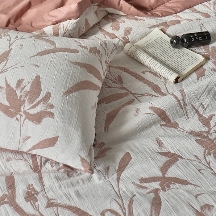 91家纺网 家纺一手货源 找家纺 宜代光年 2025新款60s水洗棉全棉提花夏被 林逾静-橘