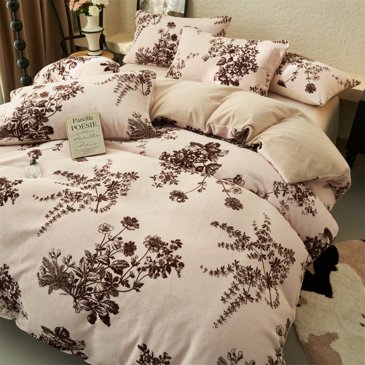 91家纺网 家纺一手货源 找家纺 金鹰 2025新款A类数码印花牛奶绒四件套绒套件 花之恋