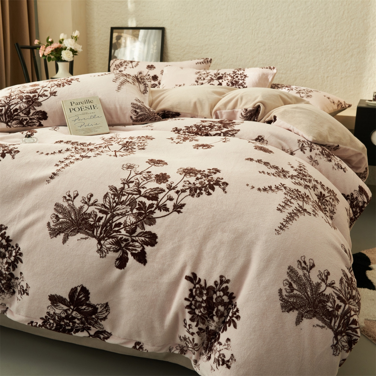 91家纺网 家纺一手货源 找家纺 金鹰 2025新款A类数码印花牛奶绒四件套绒套件 花之恋