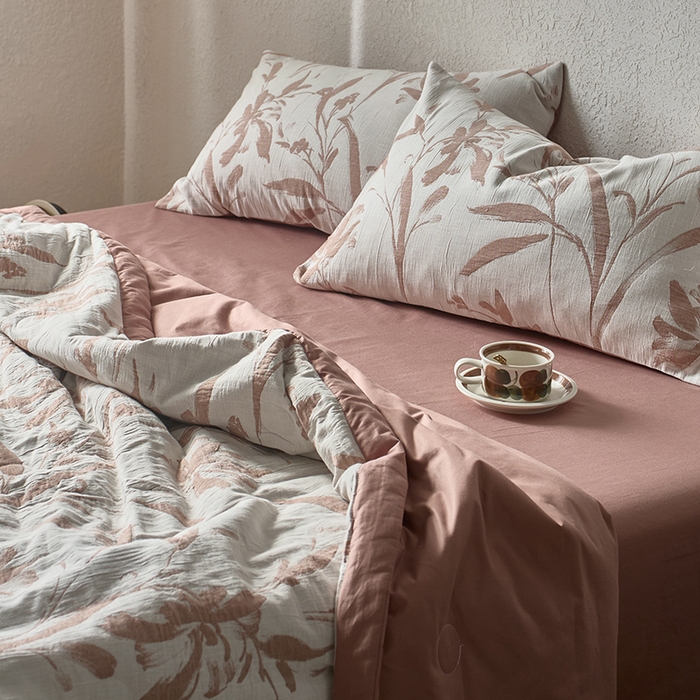 91家纺网 家纺一手货源 找家纺 宜代光年 2025新款60s水洗棉全棉提花夏被 林逾静-橘